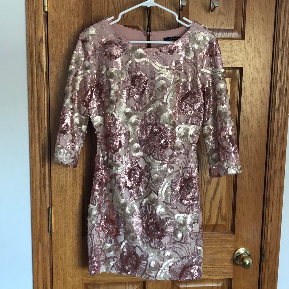 3/4 sleeve beautiful sequin dress 🥂
